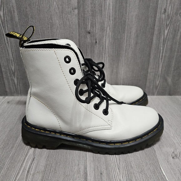 DR. Doc MARTENS Women's 7 Boots Luana White Smooth Leather Doc Lace Combat Ankle - Picture 1 of 7